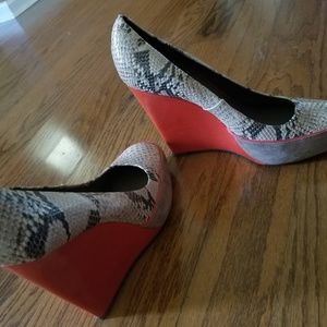 TORY BURCH ORANGE WEDGE AND SNAKESKIN SHOE